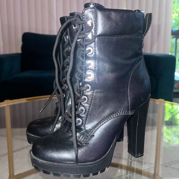 GUESS Woman’s Black Boots - Picture 1 of 11